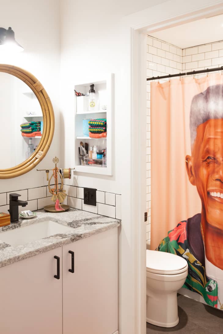 7 Ways to Organize a Bathroom Without a Medicine or Drawers